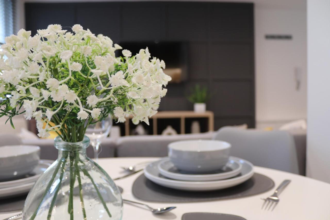 Clock Tower Retreat - - Seaside And Shops Brighton