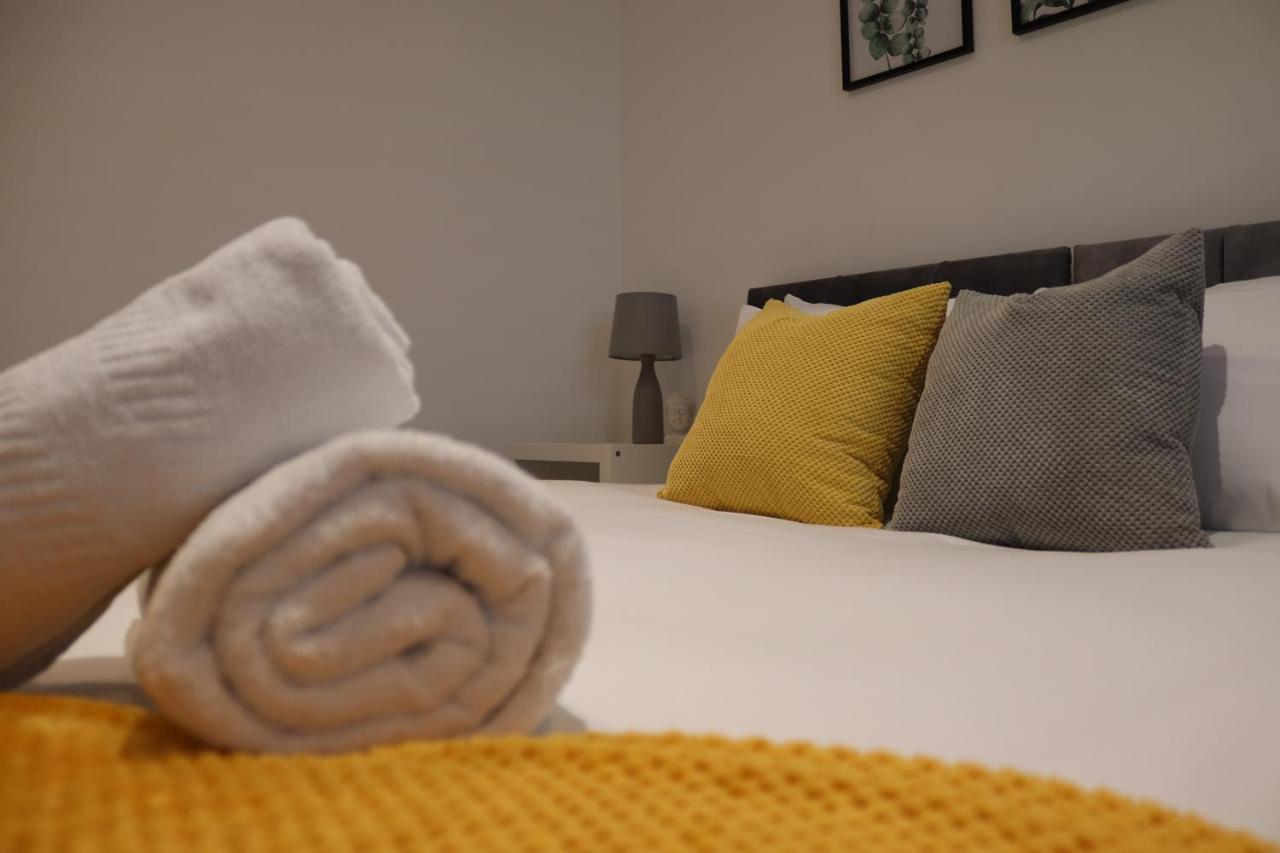 Clock Tower Retreat - - Seaside And Shops Apartment Brighton
