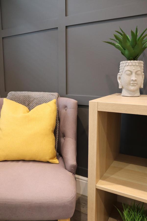 Apartment Clock Tower Retreat - - Seaside And Shops