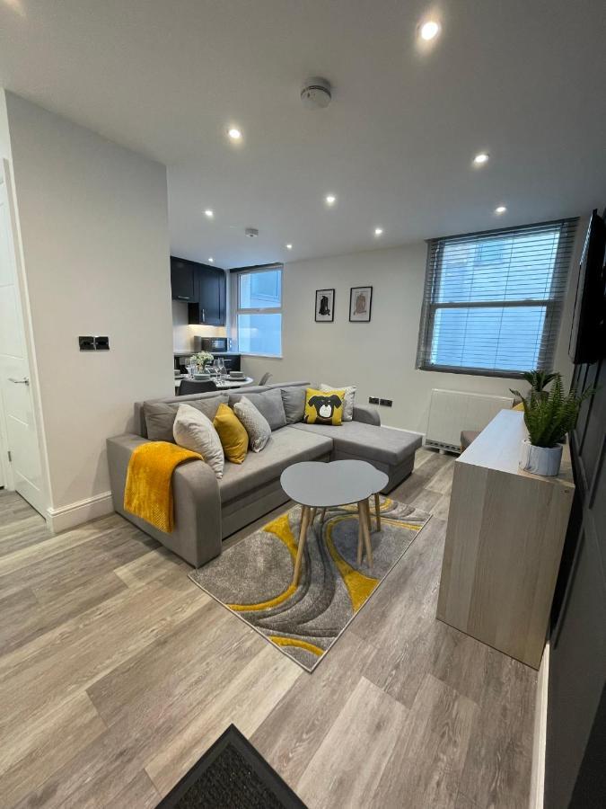 Clock Tower Retreat - - Seaside And Shops * Brighton