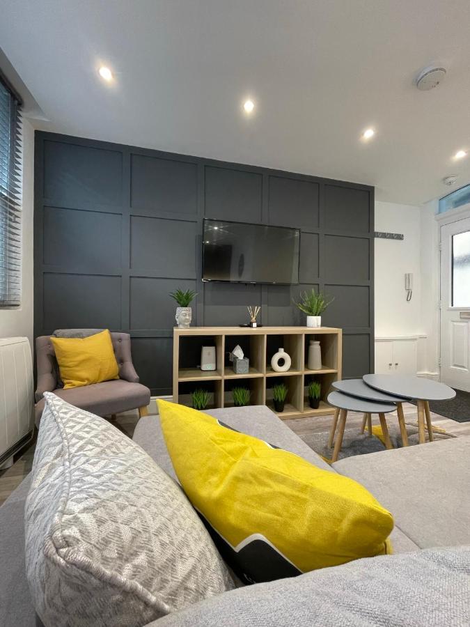 Apartment Clock Tower Retreat - - Seaside And Shops