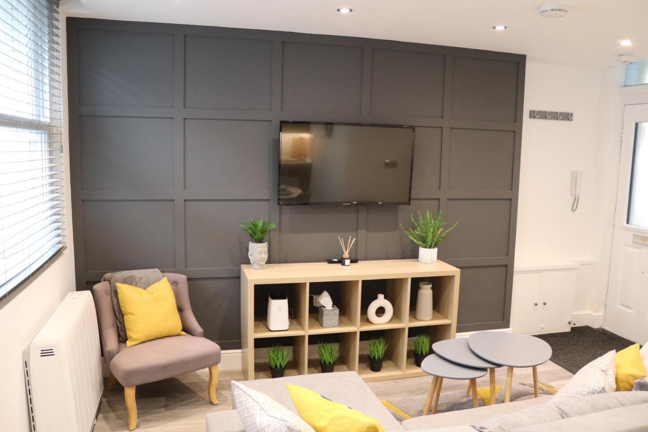 Clock Tower Retreat - - Seaside And Shops Apartment *