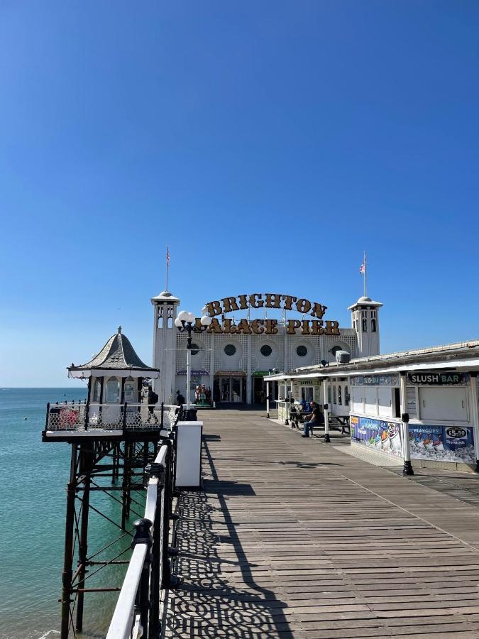 Clock Tower Retreat - - Seaside And Shops Apartment