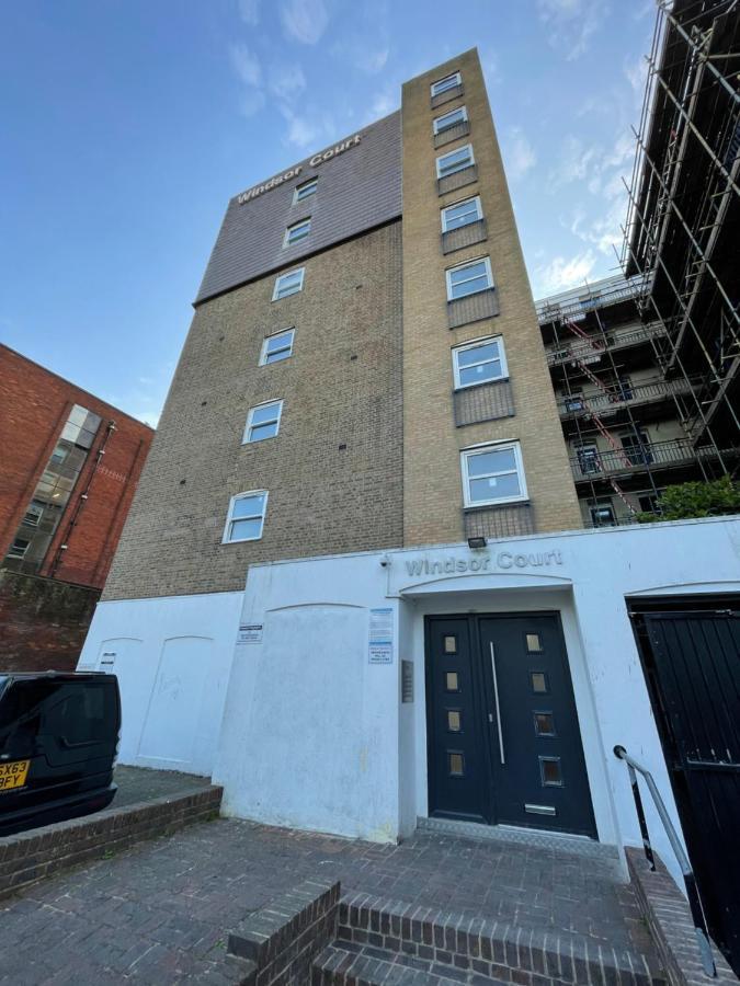 Clock Tower Retreat - - Seaside And Shops Apartment